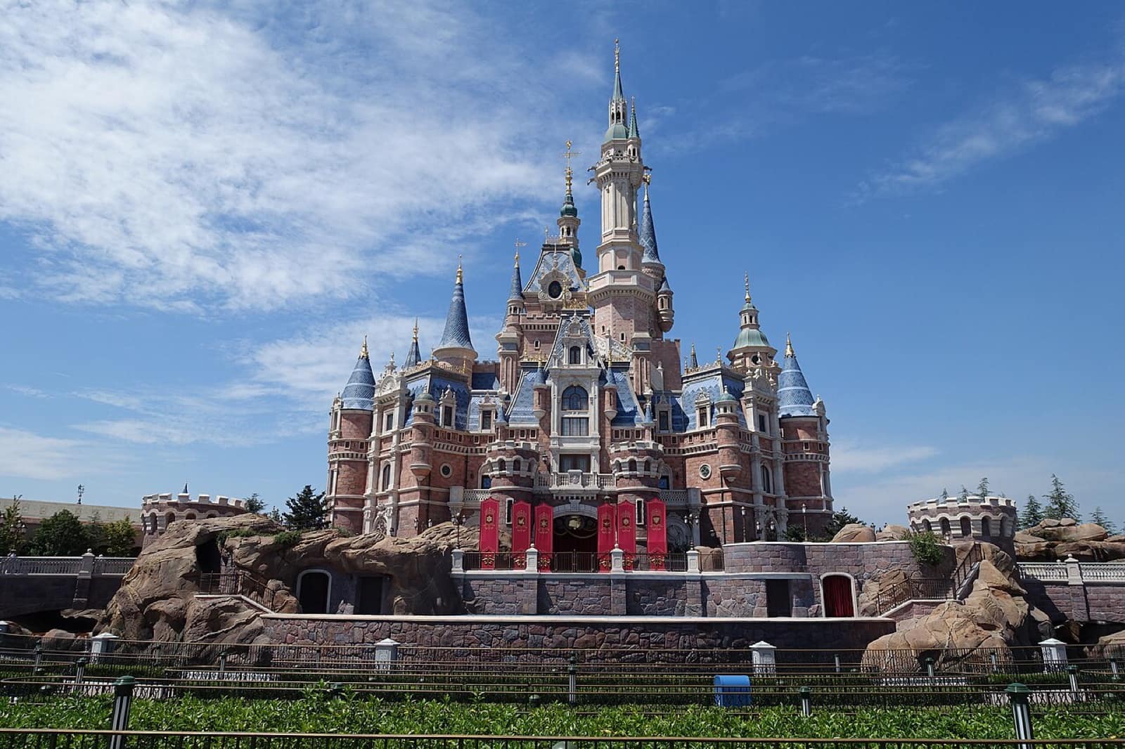 Shanghai Disneyland, Shanghai, China — visitor guide